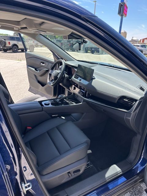 2025 Nissan Rogue SL Random Lake WI