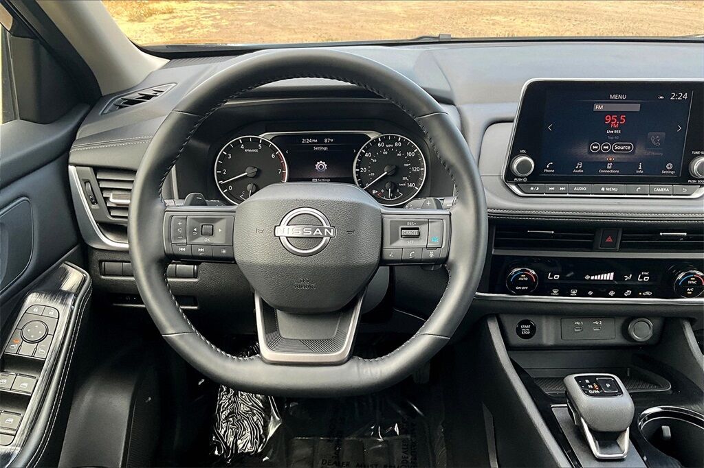 2025 Nissan Rogue SV photo 3