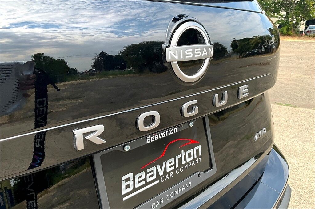 2025 Nissan Rogue SV photo 28