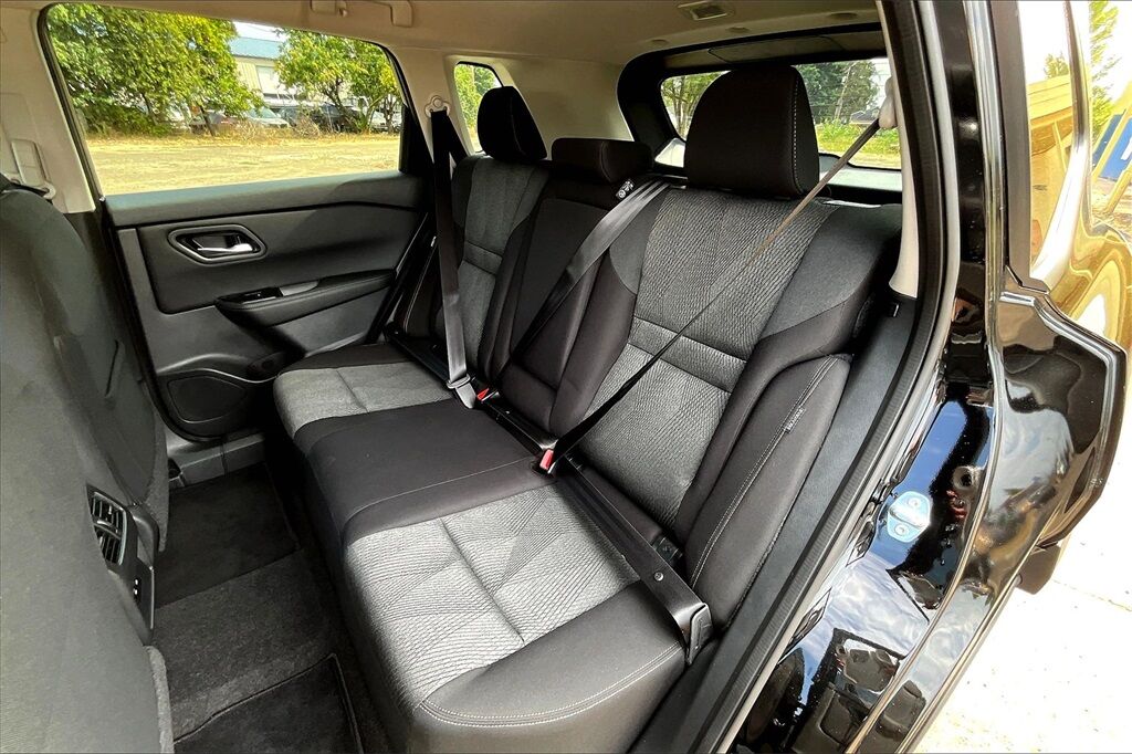 2025 Nissan Rogue SV photo 16
