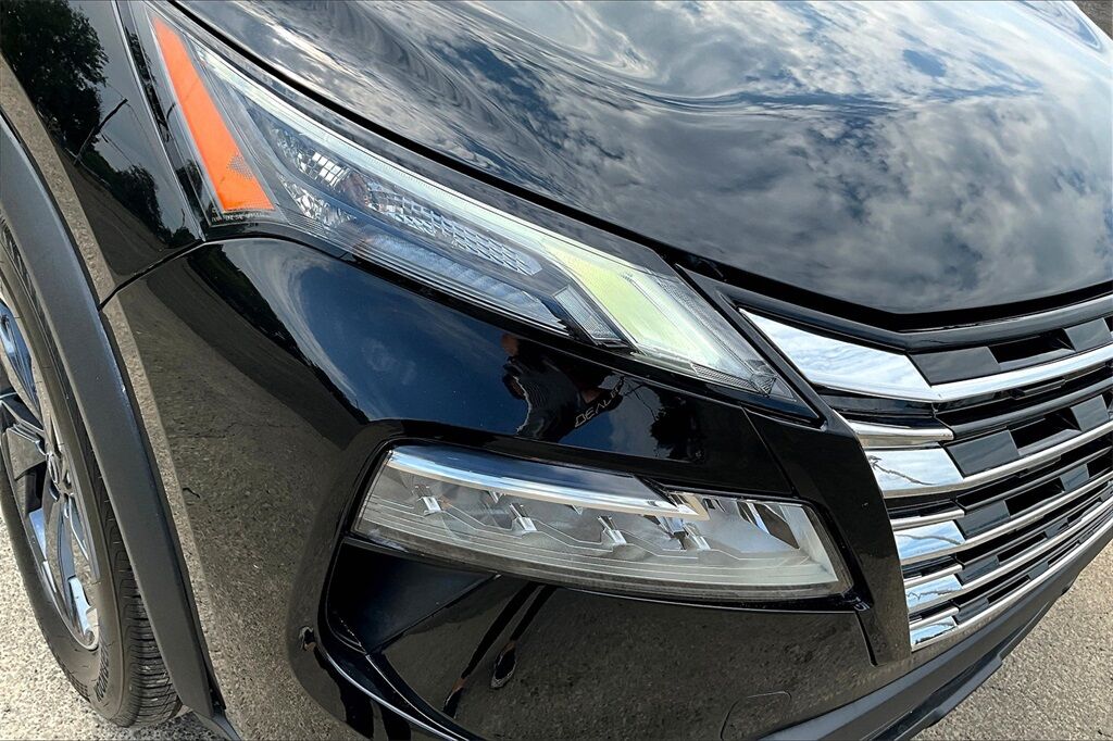 2025 Nissan Rogue SV photo 22