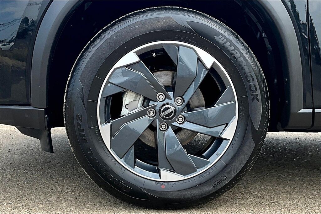 2025 Nissan Rogue SV photo 7