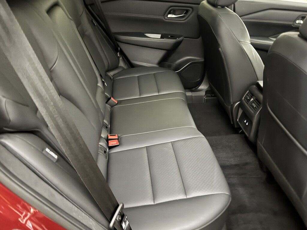 2025 Nissan Rogue SV Premium w/Panoramic Roof, Heated Leather Maumee OH