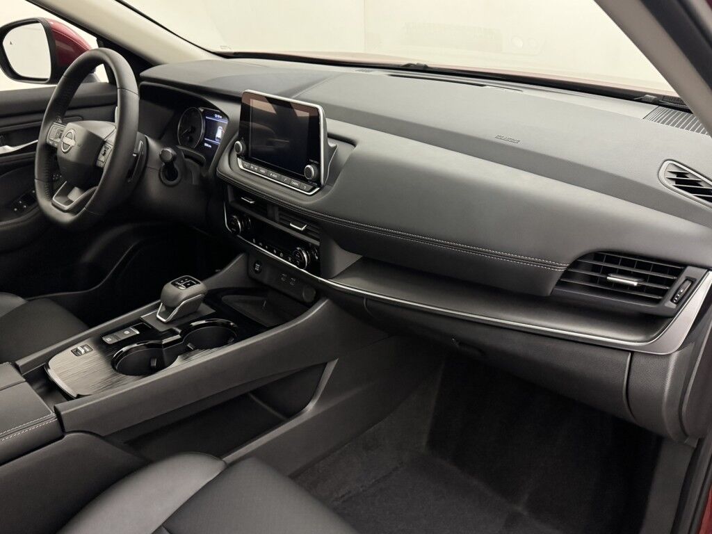 2025 Nissan Rogue SV Premium w/Panoramic Roof, Heated Leather Maumee OH