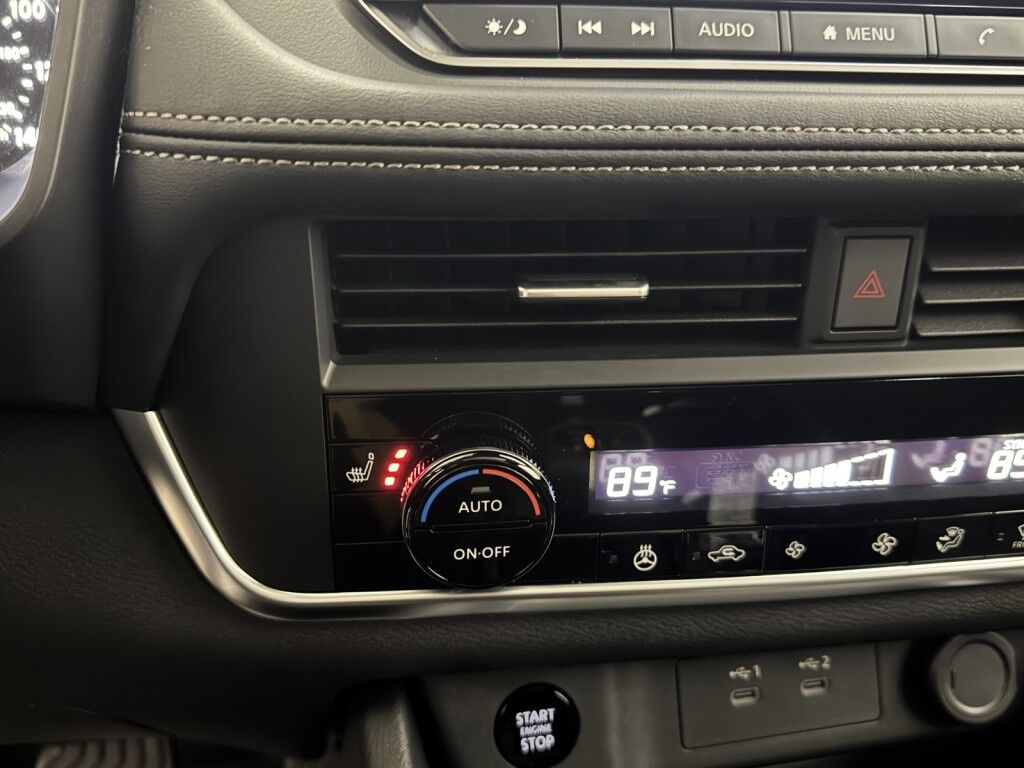 2025 Nissan Rogue SV Premium w/Panoramic Roof, Heated Leather Maumee OH