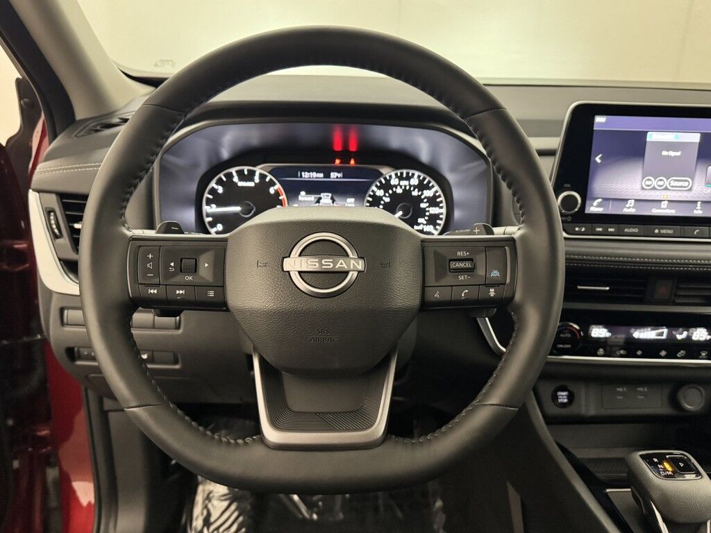 2025 Nissan Rogue SV Premium w/Panoramic Roof, Heated Leather Maumee OH