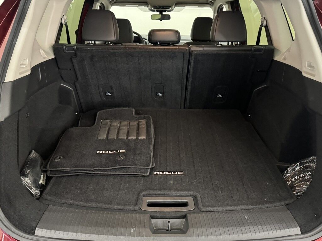 2025 Nissan Rogue SV Premium w/Panoramic Roof, Heated Leather Maumee OH