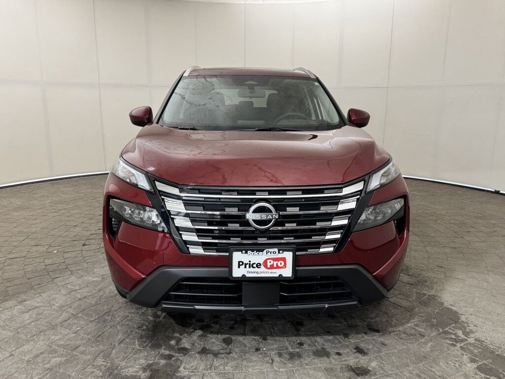 2025 Nissan Rogue SV Premium w/Panoramic Roof, Heated Leather Maumee OH