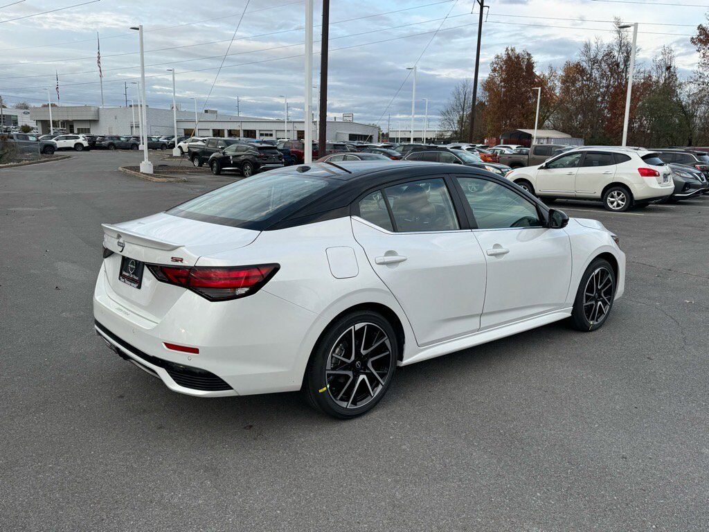 2025 Nissan Sentra SR photo 3