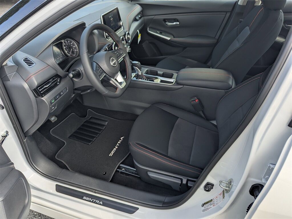 2025 Nissan Sentra SR photo 9