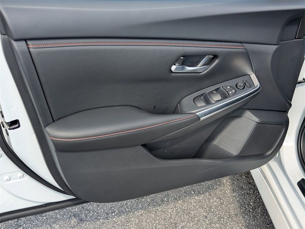 2025 Nissan Sentra SR photo 10