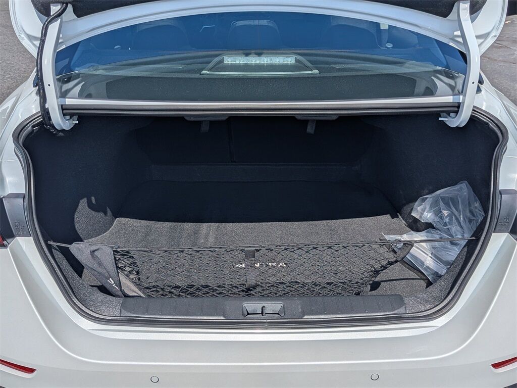 2025 Nissan Sentra SR photo 13