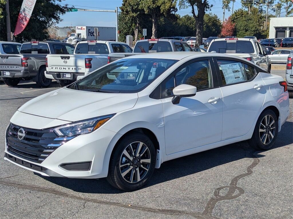 2025 Nissan Versa 1.6 SV photo 4