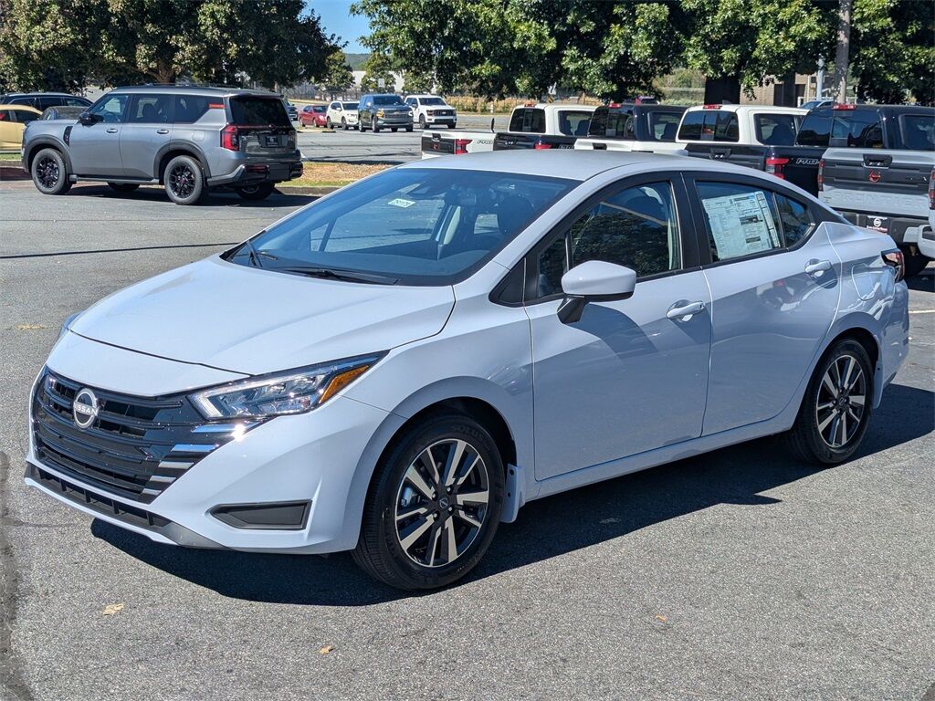 2025 Nissan Versa 1.6 SV photo 4