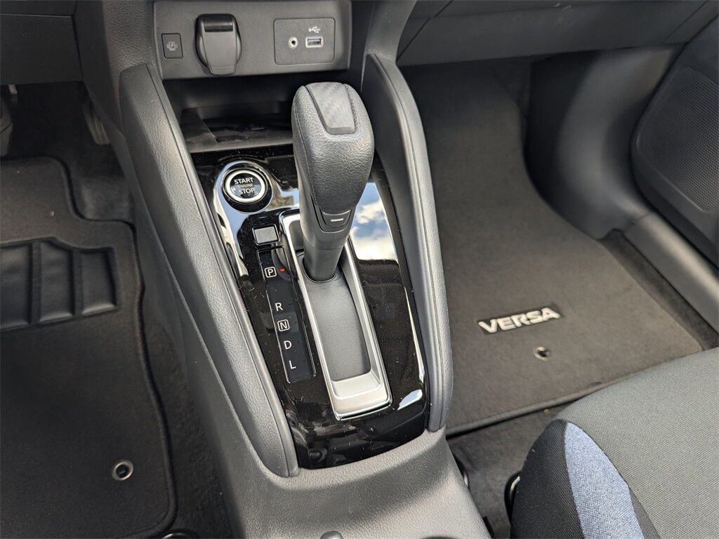 2025 Nissan Versa 1.6 SV photo 19