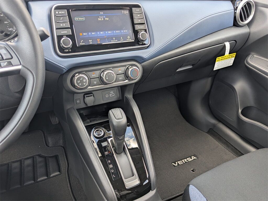 2025 Nissan Versa 1.6 SV photo 18