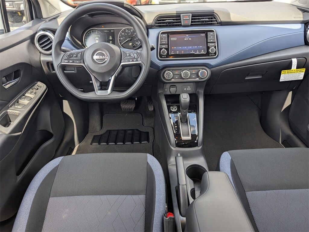 2025 Nissan Versa 1.6 SV photo 13