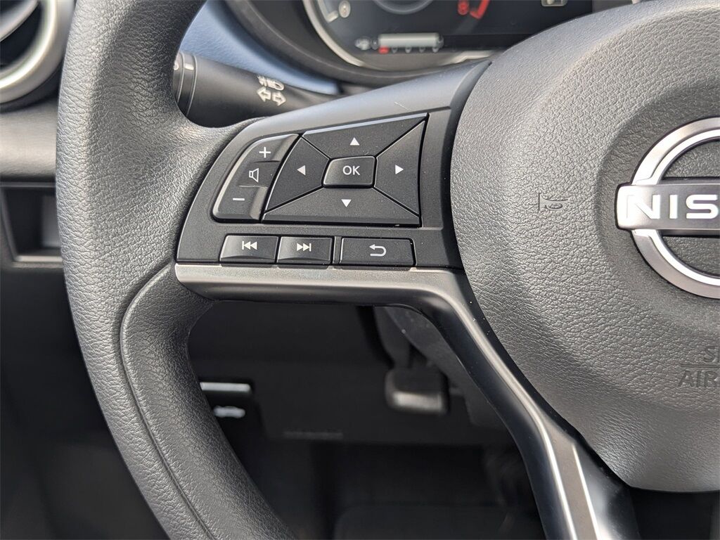 2025 Nissan Versa 1.6 SV photo 15