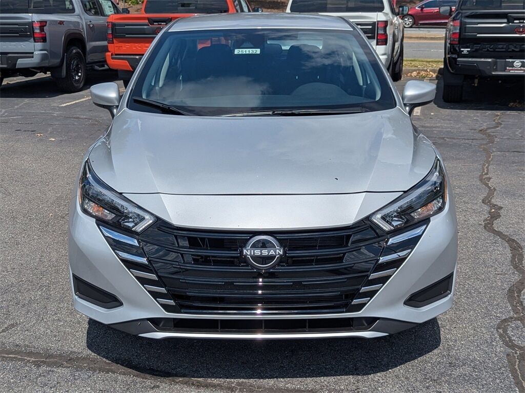 2025 Nissan Versa 1.6 SV photo 2