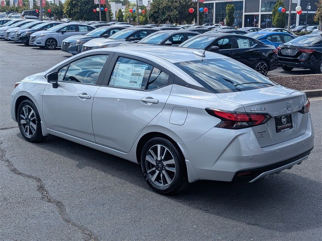 2025 Nissan Versa 1.6 SV photo 5