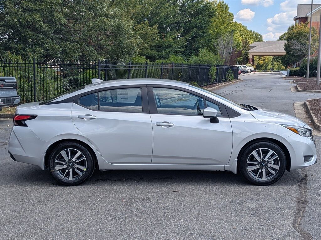 2025 Nissan Versa 1.6 SV photo 8
