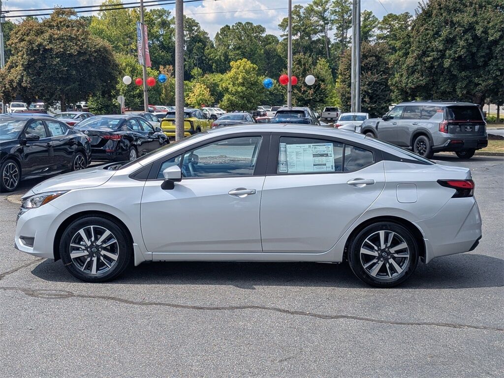 2025 Nissan Versa 1.6 SV photo 4