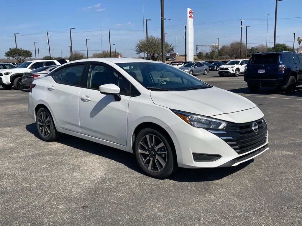 2025 Nissan Versa 1.6 SV