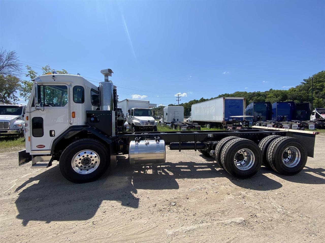2025 Peterbilt 520 Cab & Chassis