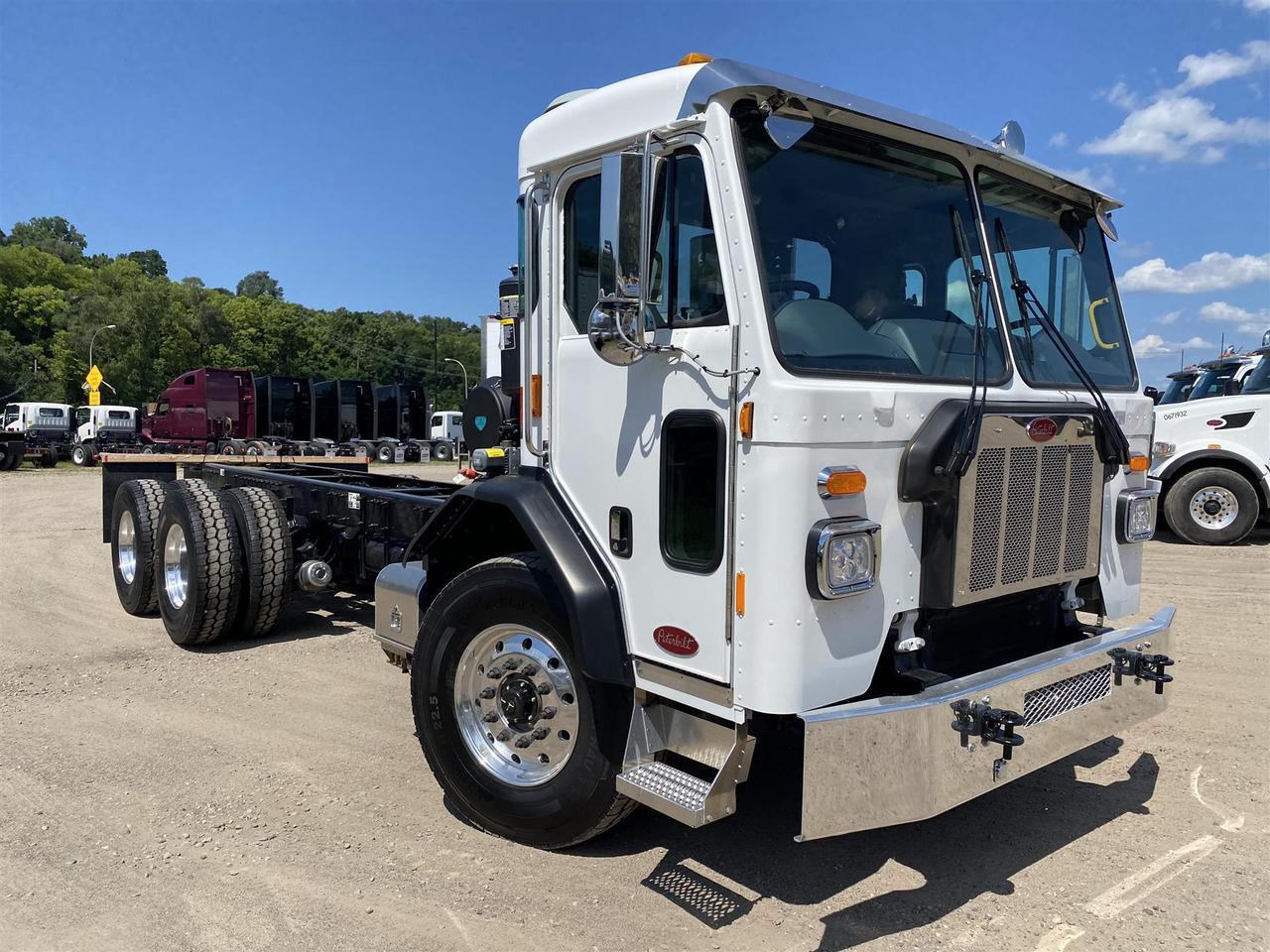 2025 Peterbilt 520 Cab & Chassis