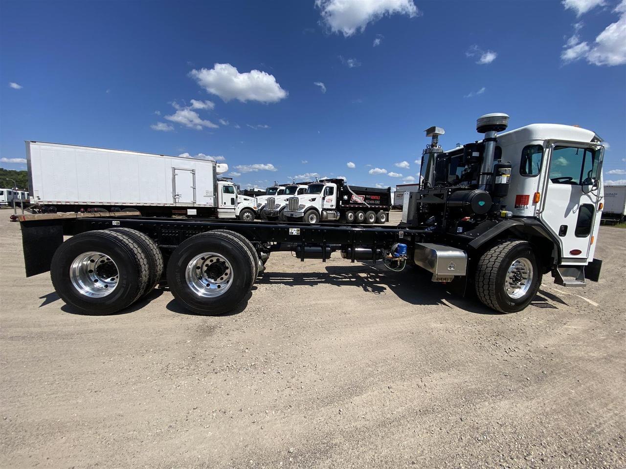 2025 Peterbilt 520 in Fargo, ND — photo 3