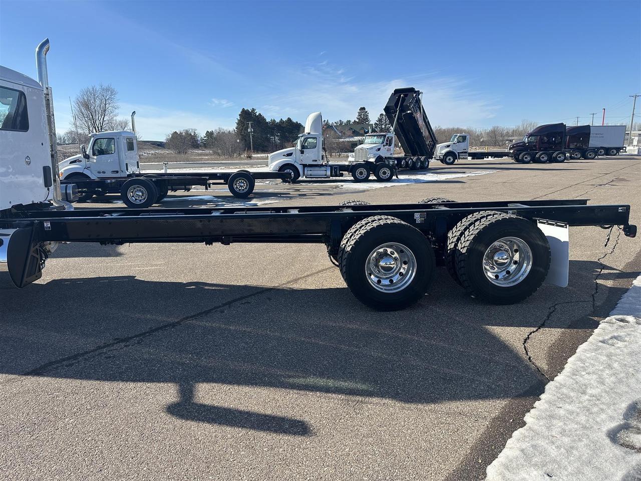 2025 Peterbilt 567 - image 9