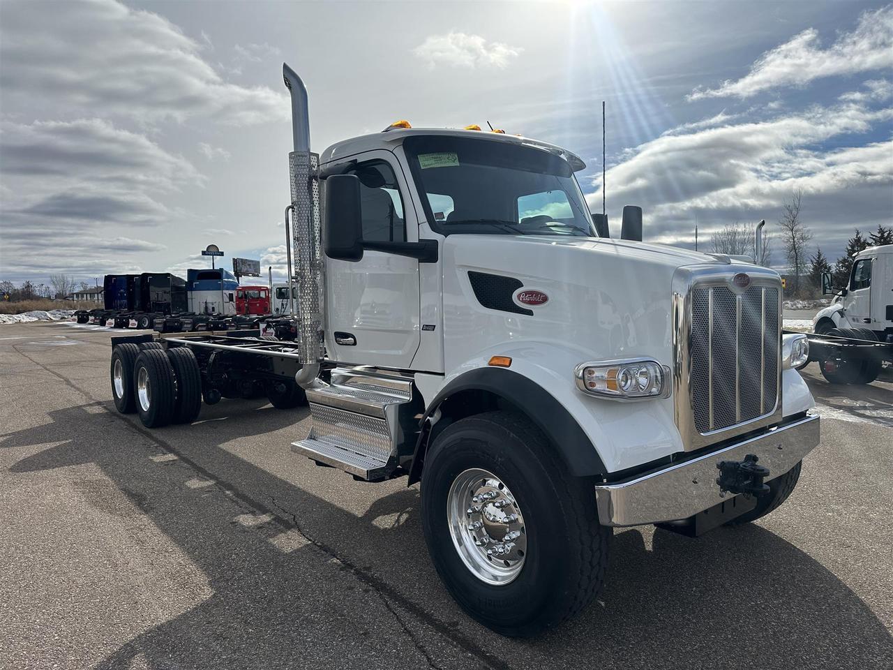 2025 Peterbilt 567