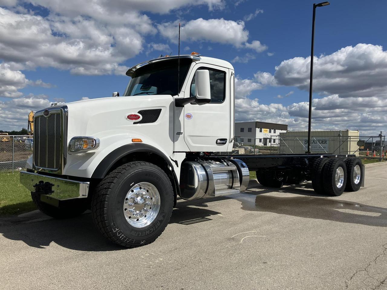 2025 Peterbilt 567