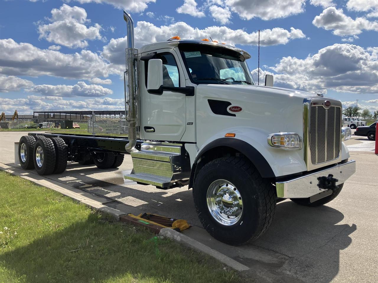 2025 Peterbilt 567