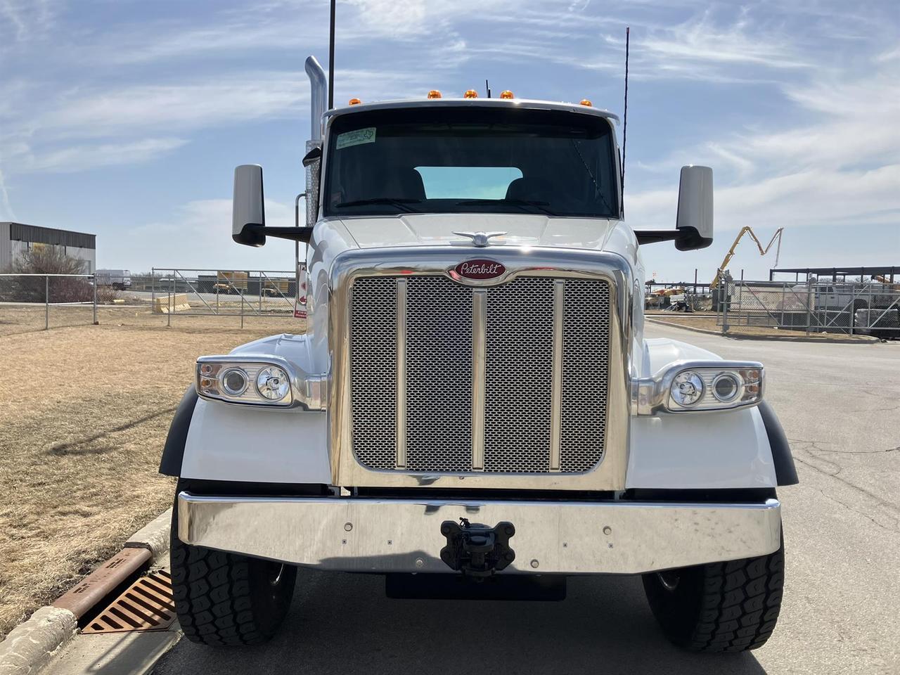 2025 Peterbilt 567