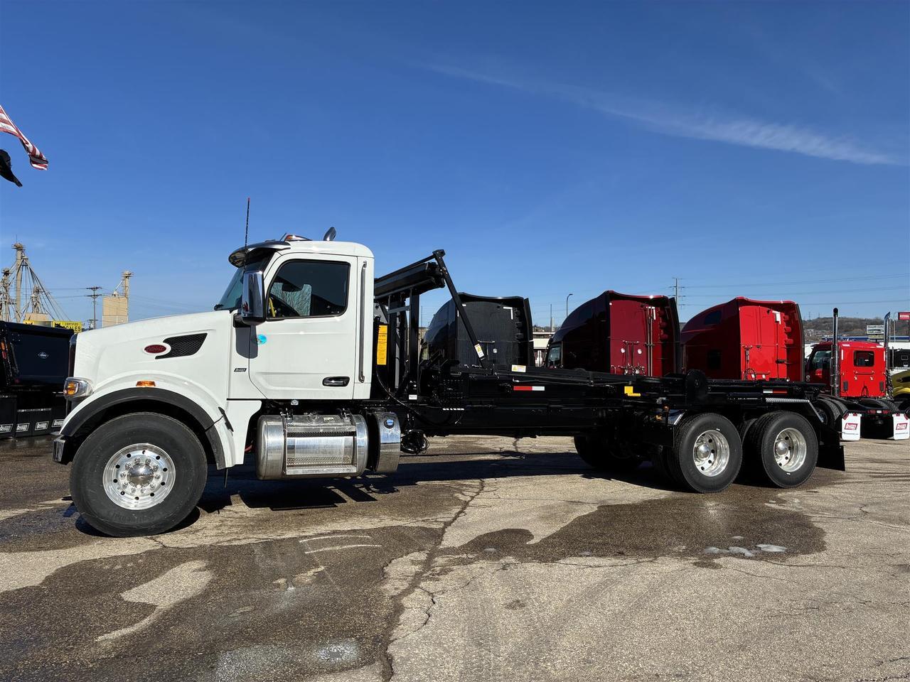 2025 Peterbilt 567 Roll-Off