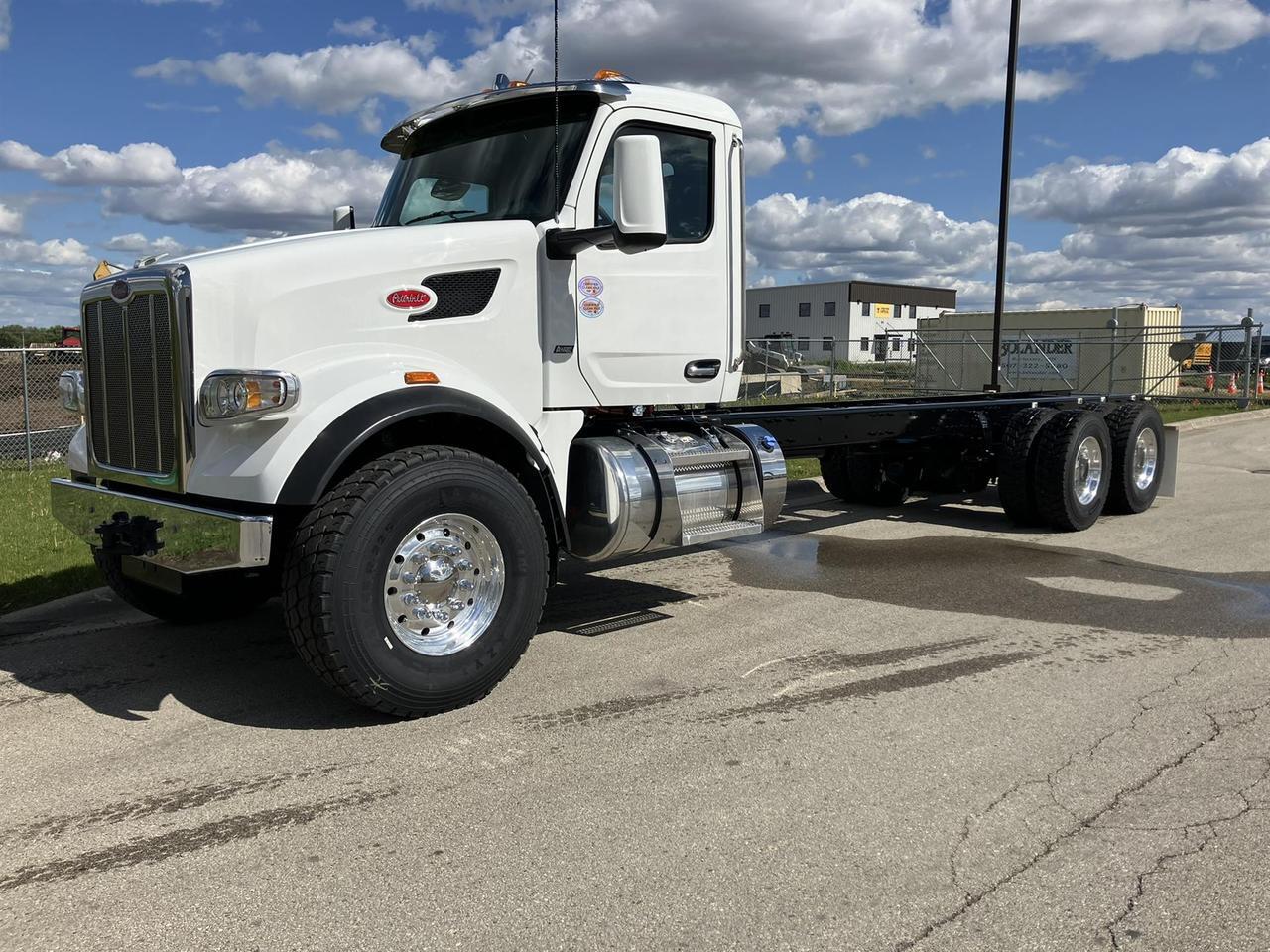 2025 Peterbilt 567