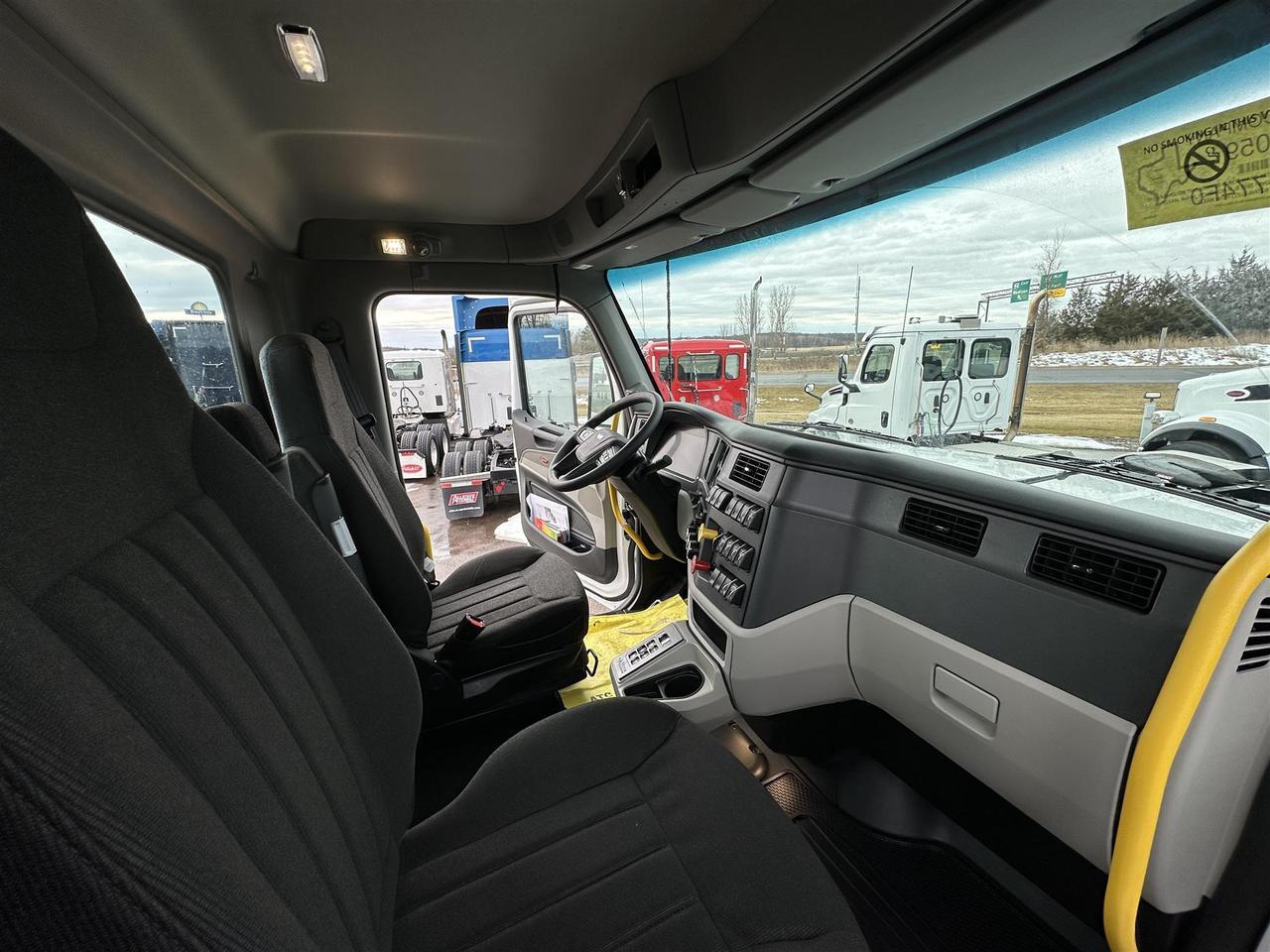 2025 Peterbilt 567 - image 9