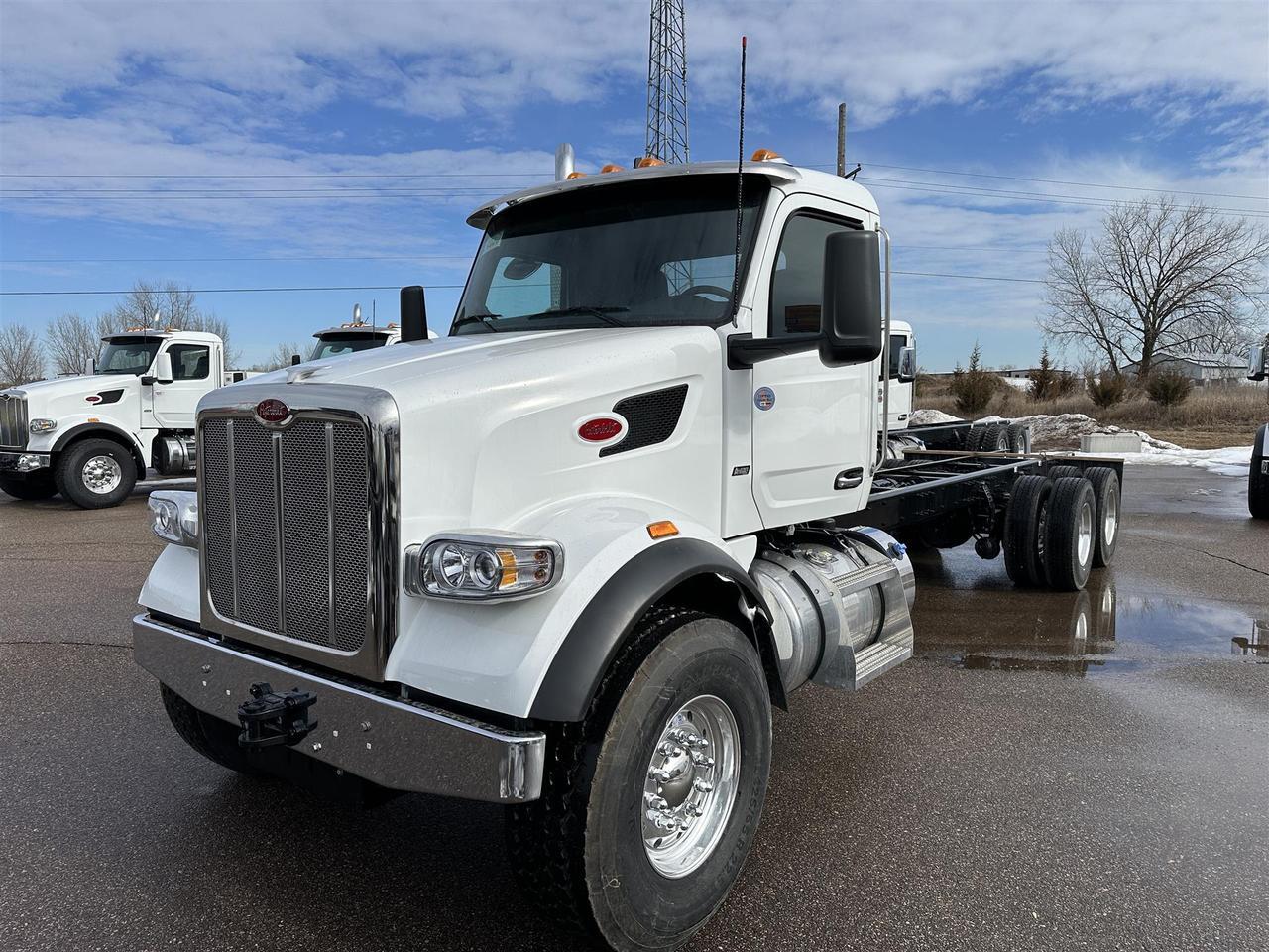 2025 Peterbilt 567