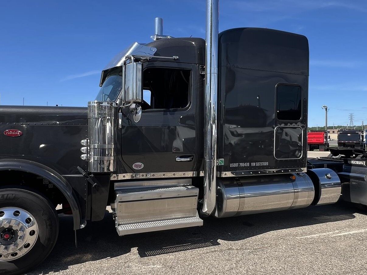 2025 Peterbilt 589 Sleeper