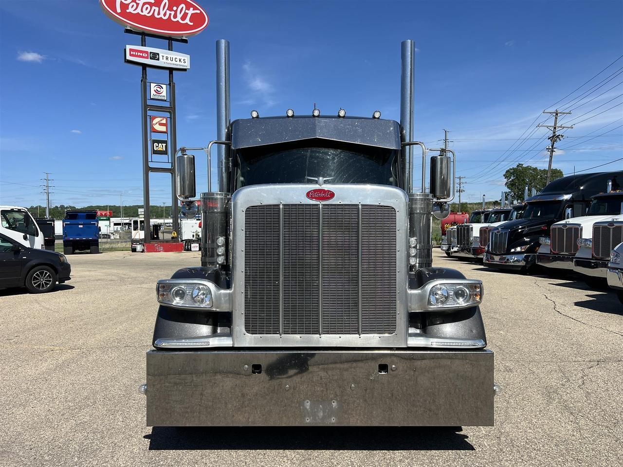 2025 Peterbilt 589 Sleeper