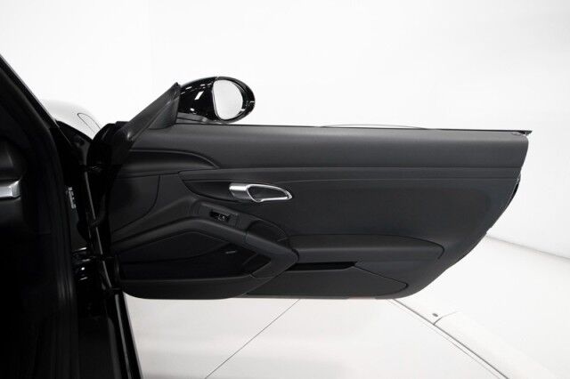 2025 Porsche Cayman photo 32