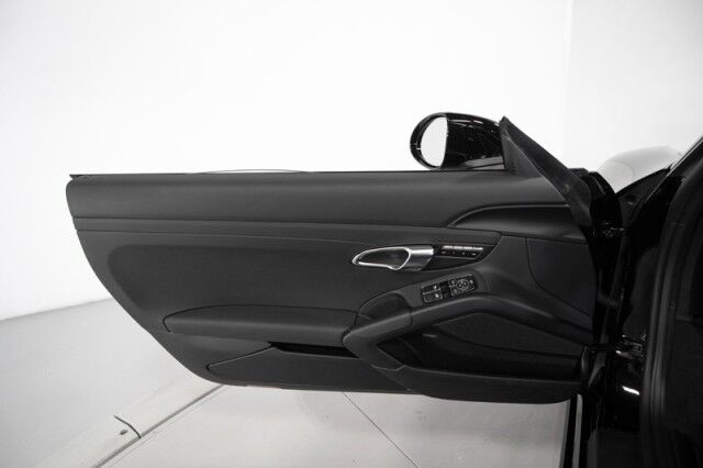 2025 Porsche Cayman photo 27