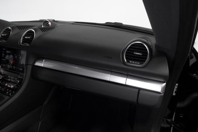 2025 Porsche Cayman photo 37