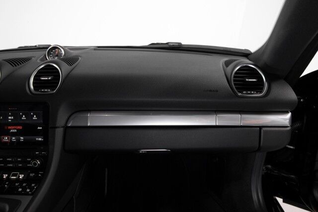 2025 Porsche Cayman photo 38