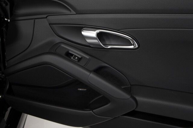 2025 Porsche Cayman photo 33