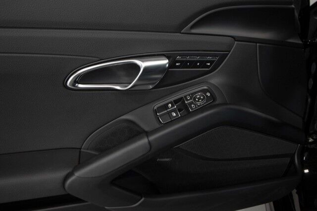 2025 Porsche Cayman photo 28
