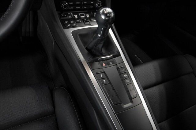 2025 Porsche Cayman photo 25