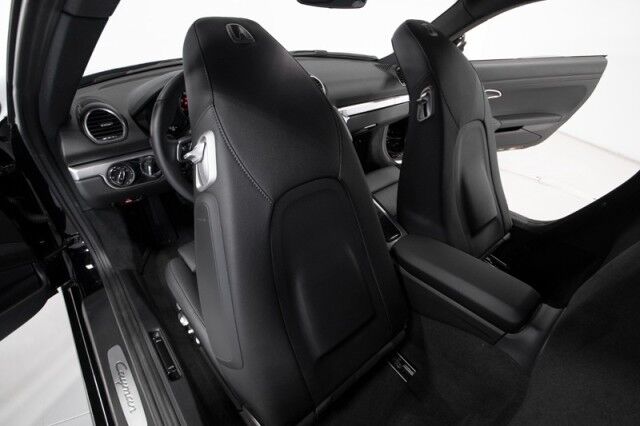 2025 Porsche Cayman photo 31