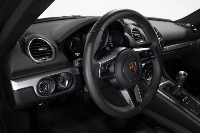 2025 Porsche Cayman photo 18